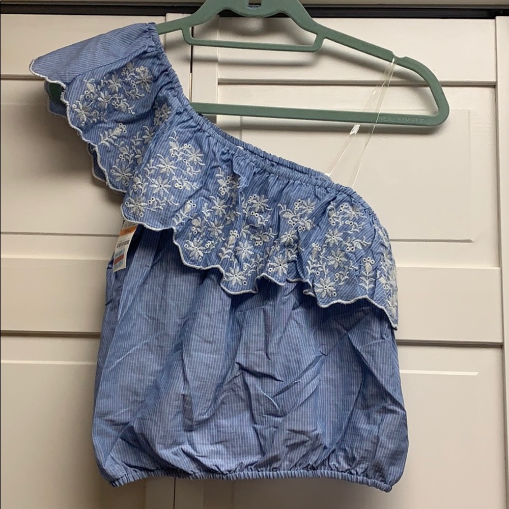 One shoulder top